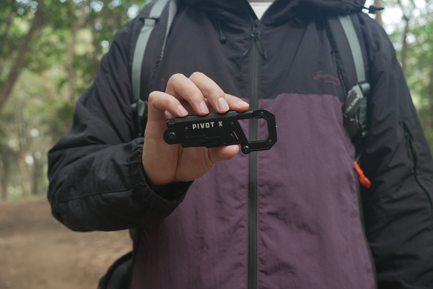 Illuminated 8-Tool Carabiner for Urban & Outdoor