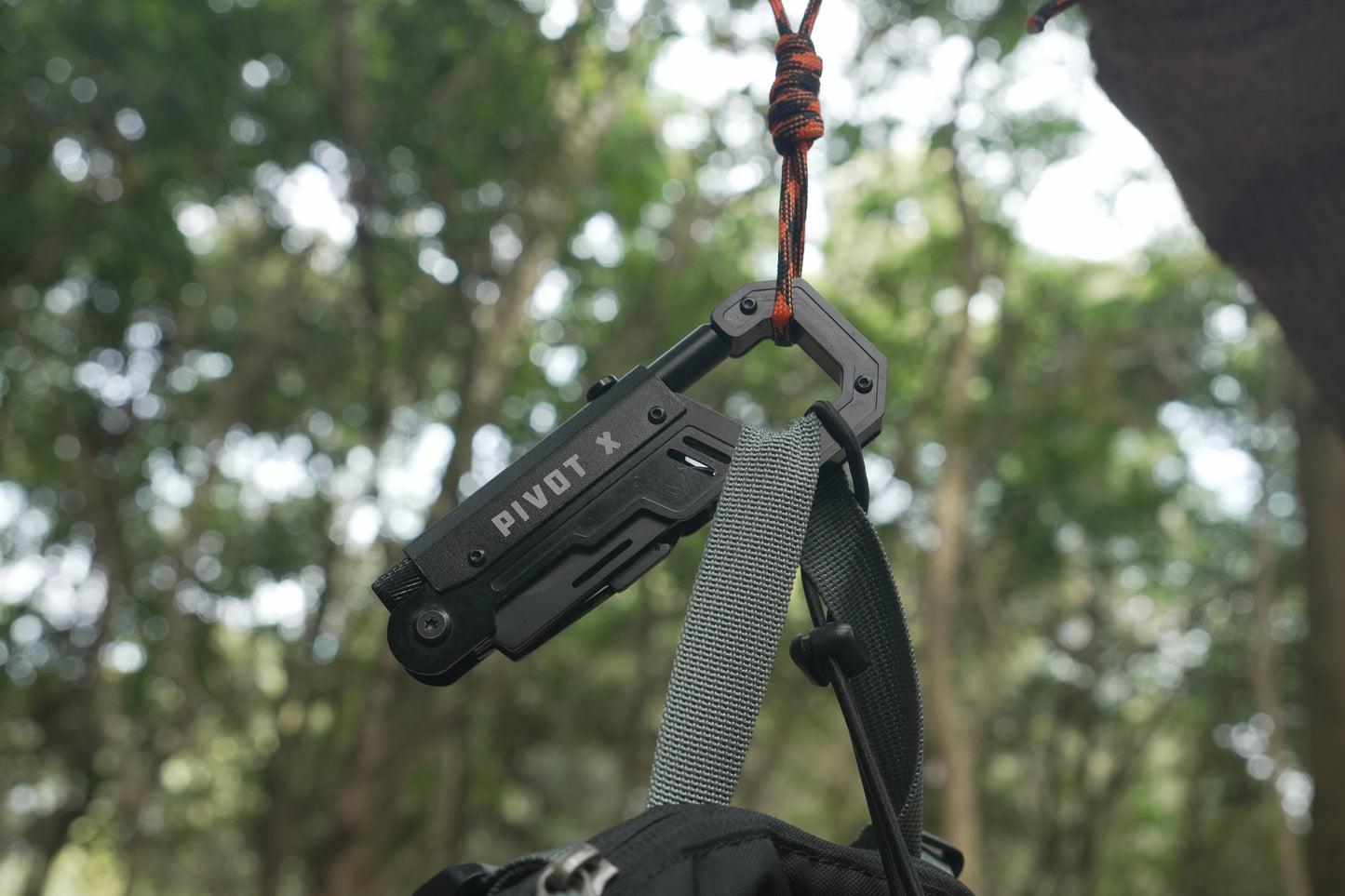 Illuminated 8-Tool Carabiner for Urban & Outdoor
